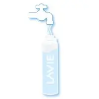 Llenar la botella de vidrio LAVIE con agua del grifo