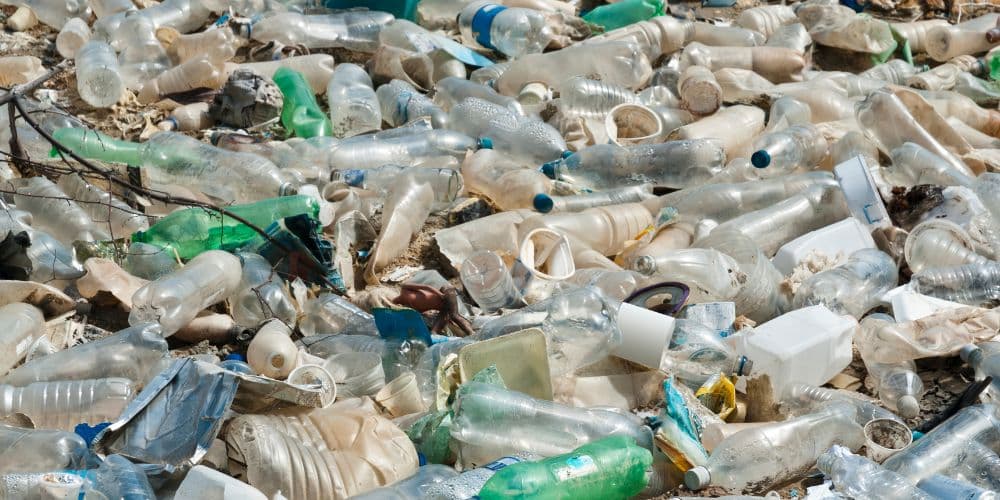 Pollution liée à l'utilisation des bouteilles d'eau en plastique
