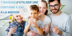 Famille qui utilise une fontaine à eau pour particuliers