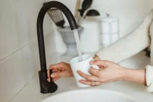 Boire l’eau du robinet